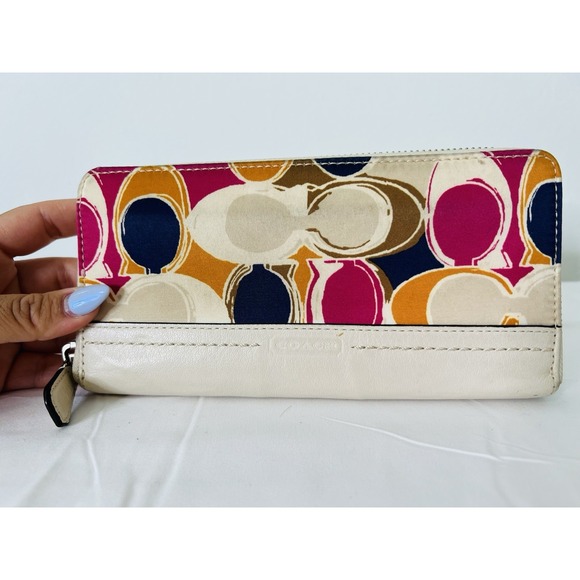 Coach Womens Signature Satin Multicolor RARE Zip Wallet Holds 16 Credit Cards - Picture 1 of 13